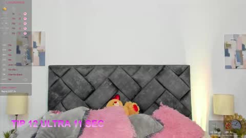 Snapshot of queen_blonde_v chatting on 03-18-26, 01:53 LU online show from 03-18-26, 01:53