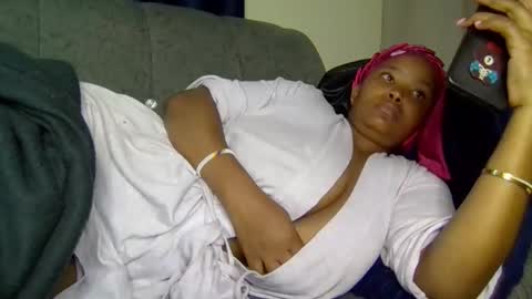 Snapshot of queen_doli chatting on 05-12-26, 02:08 queen_doli online show from 05-12-26, 02:08