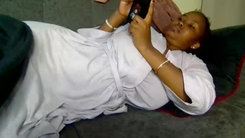 Snapshot of queen_doli chatting on 06-01-26, 02:13 queen_doli online show from 06-01-26, 02:13