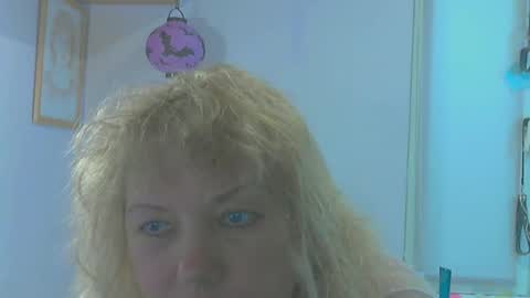 queen_jane8 online show from 05-10-26, 02:33
