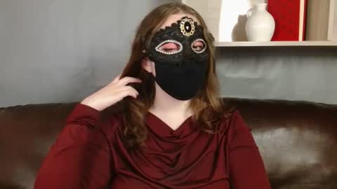 Snapshot of queen_nora chatting on 06-21-26, 10:01 Nora online show from 06-21-26, 10:01