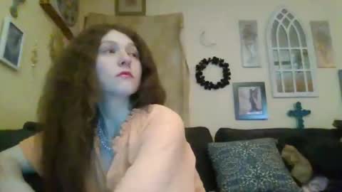 queencrimsonlvx online show from 04-22-26, 12:18