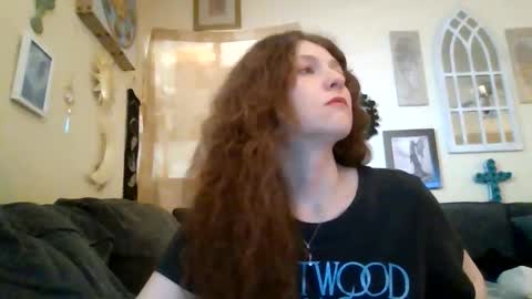 queencrimsonlvx online show from 06-11-26, 01:27