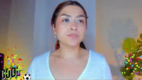 Snapshot of queengrett chatting on 06-25-26, 06:34 Queen online show from 06-25-26, 06:34