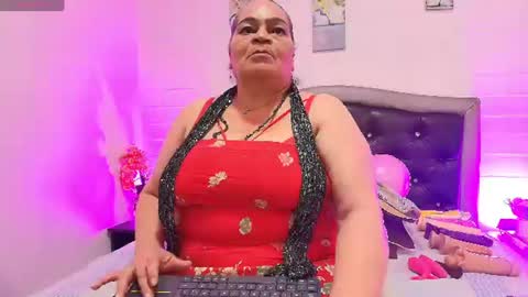 Snapshot of queenmature chatting on 06-30-26, 07:37 VickyBoobss online show from 06-30-26, 07:37