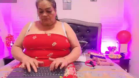 Snapshot of queenmature chatting on 07-01-26, 07:46 VickyBoobss online show from 07-01-26, 07:46