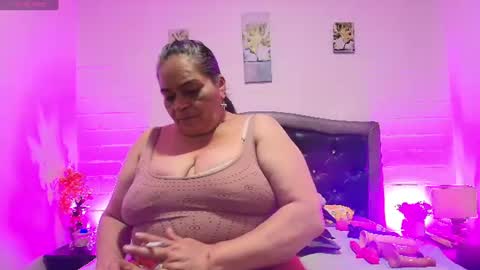 Snapshot of queenmature chatting on 07-06-26, 07:38 VickyBoobss online show from 07-06-26, 07:38