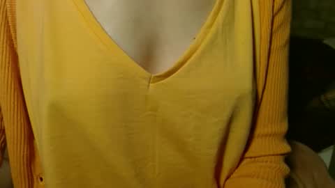 Snapshot of queenoftenderness chatting on 04-20-26, 05:16 queenoftenderness online show from 04-20-26, 05:16