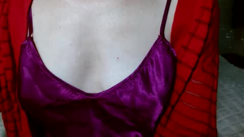 Snapshot of queenoftenderness chatting on 07-11-26, 04:32 queenoftenderness online show from 07-11-26, 04:32