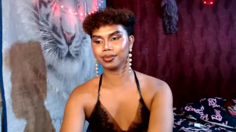 queenpinayebony_xx online show from 06-21-26, 11:57