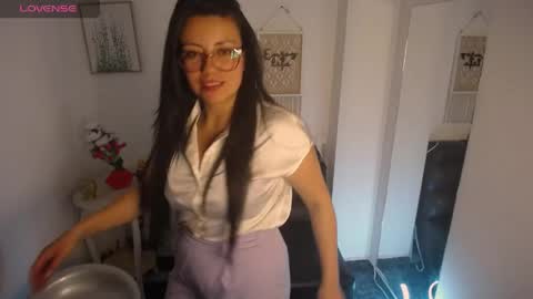 queenrose94 online show from 05-12-26, 09:23