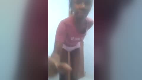 Snapshot of quinlatifah chatting on 07-14-26, 12:00 Sexy Naughty online show from 07-14-26, 12:00