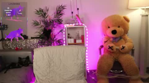 Nova Hollis online show from 02-04-26, 04:51