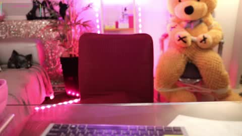 Nova Hollis online show from 04-03-26, 02:42