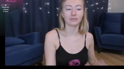 Snapshot of rachel_rut chatting on 12-23-25, 04:54 Rachel online show from 12-23-25, 04:54