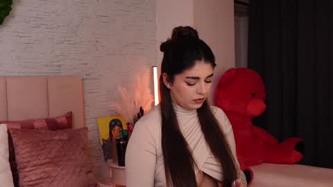 RachelSwaan online show from 02-05-25, 04:37