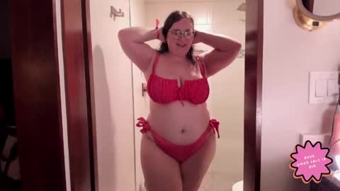Snapshot of rachlovexo chatting on 04-21-26, 02:51 rach online show from 04-21-26, 02:51