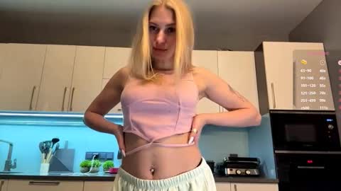 Snapshot of raeannschemmer chatting on 03-19-26, 04:11 Mila online show from 03-19-26, 04:11