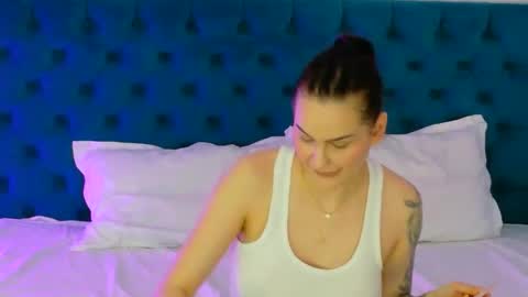 sweet peach online show from 04-10-26, 08:08