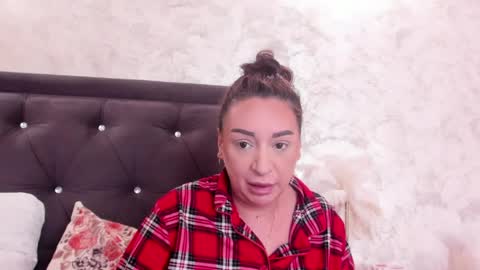 raelledarkstar online show from 05-07-26, 07:47