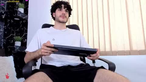 Snapshot of rafael_mendez chatting on 03-03-26, 08:15 R A F A E L online show from 03-03-26, 08:15