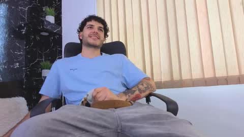 Snapshot of rafael_mendez chatting on 03-08-26, 09:29 R A F A E L online show from 03-08-26, 09:29