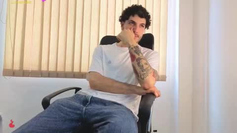 Snapshot of rafael_mendez chatting on 03-17-26, 08:45 R A F A E L online show from 03-17-26, 08:45