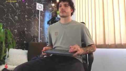 Snapshot of rafael_mendez chatting on 03-22-26, 07:17 R A F A E L online show from 03-22-26, 07:17