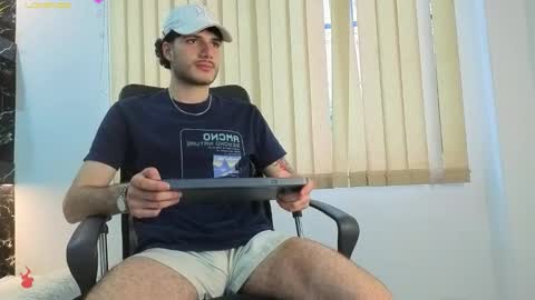 Snapshot of rafael_mendez chatting on 03-25-26, 08:59 R A F A E L online show from 03-25-26, 08:59