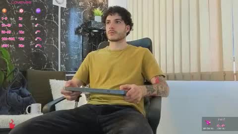 Snapshot of rafael_mendez chatting on 03-29-26, 08:09 R A F A E L online show from 03-29-26, 08:09