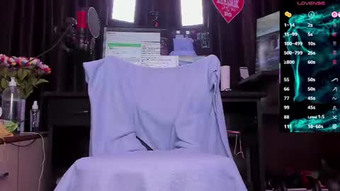 Snapshot of raissa_sky26 chatting on 06-15-26, 02:36 Laura online show from 06-15-26, 02:36