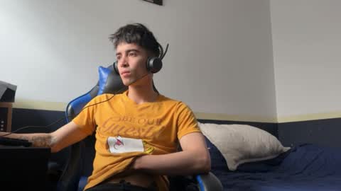 Snapshot of rakhubs chatting on 03-19-26, 04:55 Enzo online show from 03-19-26, 04:55