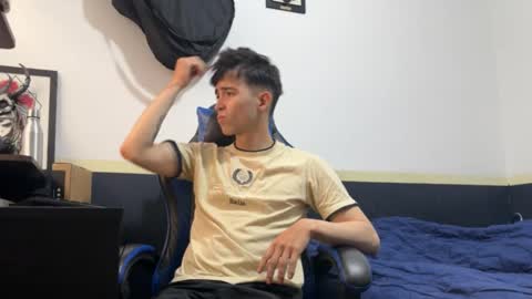 Snapshot of rakhubs chatting on 03-25-26, 10:27 Enzo online show from 03-25-26, 10:27