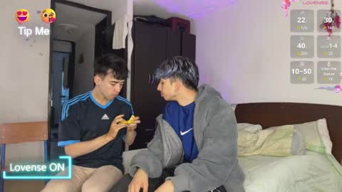 Snapshot of rakhubs chatting on 04-09-26, 10:59 Enzo online show from 04-09-26, 10:59