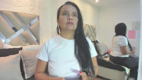 Snapshot of raquel_moore chatting on 01-15-26, 04:55 Raquel Moore online show from 01-15-26, 04:55