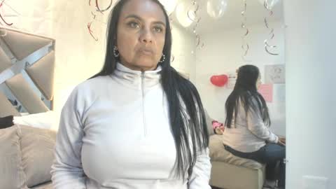 Snapshot of raquel_moore chatting on 02-18-26, 01:40 Raquel Moore online show from 02-18-26, 01:40