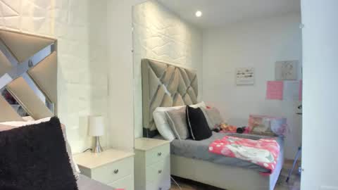 Snapshot of raquel_moore chatting on 03-12-26, 06:03 Raquel Moore online show from 03-12-26, 06:03