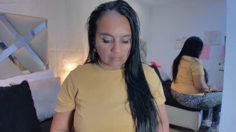 Snapshot of raquel_moore chatting on 03-19-26, 12:36 Raquel Moore online show from 03-19-26, 12:36
