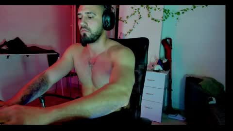 RaulMaxel online show from 04-28-26, 01:04