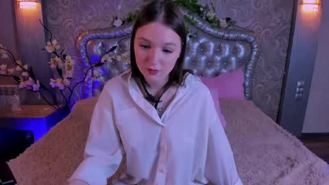 Snapshot of raven_crowe chatting on 05-28-26, 04:04 Raven online show from 05-28-26, 04:04