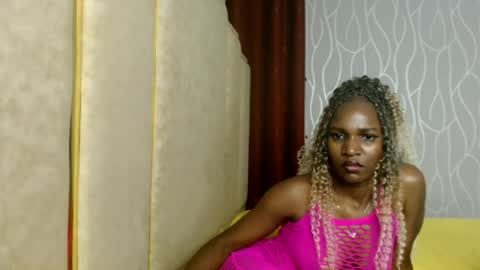 Snapshot of raven_luxe chatting on 06-27-26, 02:27 Raven online show from 06-27-26, 02:27