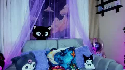 Snapshot of ravencollen chatting on 06-28-26, 01:44 ravencollen online show from 06-28-26, 01:44