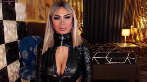 Snapshot of ravenmystiquex chatting on 03-12-26, 08:09 ravenmystiquex online show from 03-12-26, 08:09