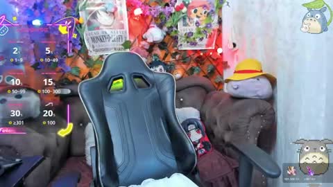 Snapshot of ravenn_20 chatting on 04-22-26, 11:34 RavenN online show from 04-22-26, 11:34