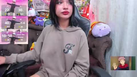 Snapshot of ravenn_20 chatting on 06-25-26, 11:37 RavenN online show from 06-25-26, 11:37