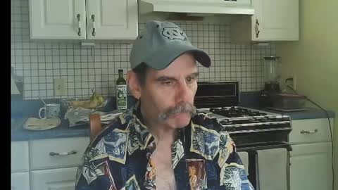 Snapshot of raylene4u2 chatting on 06-07-26, 04:33 Ray online show from 06-07-26, 04:33