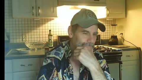Snapshot of raylene4u2 chatting on 06-14-26, 06:48 Ray online show from 06-14-26, 06:48