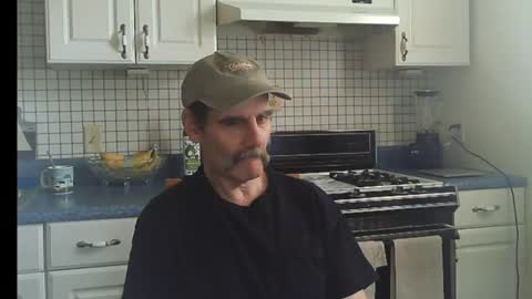 Snapshot of raylene4u2 chatting on 06-21-26, 04:31 Ray online show from 06-21-26, 04:31