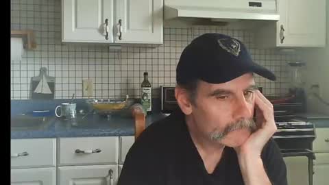 Snapshot of raylene4u2 chatting on 07-10-26, 08:11 Ray online show from 07-10-26, 08:11