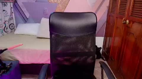 Snapshot of raylin_escobar chatting on 05-04-26, 12:12 raylin_escobar online show from 05-04-26, 12:12